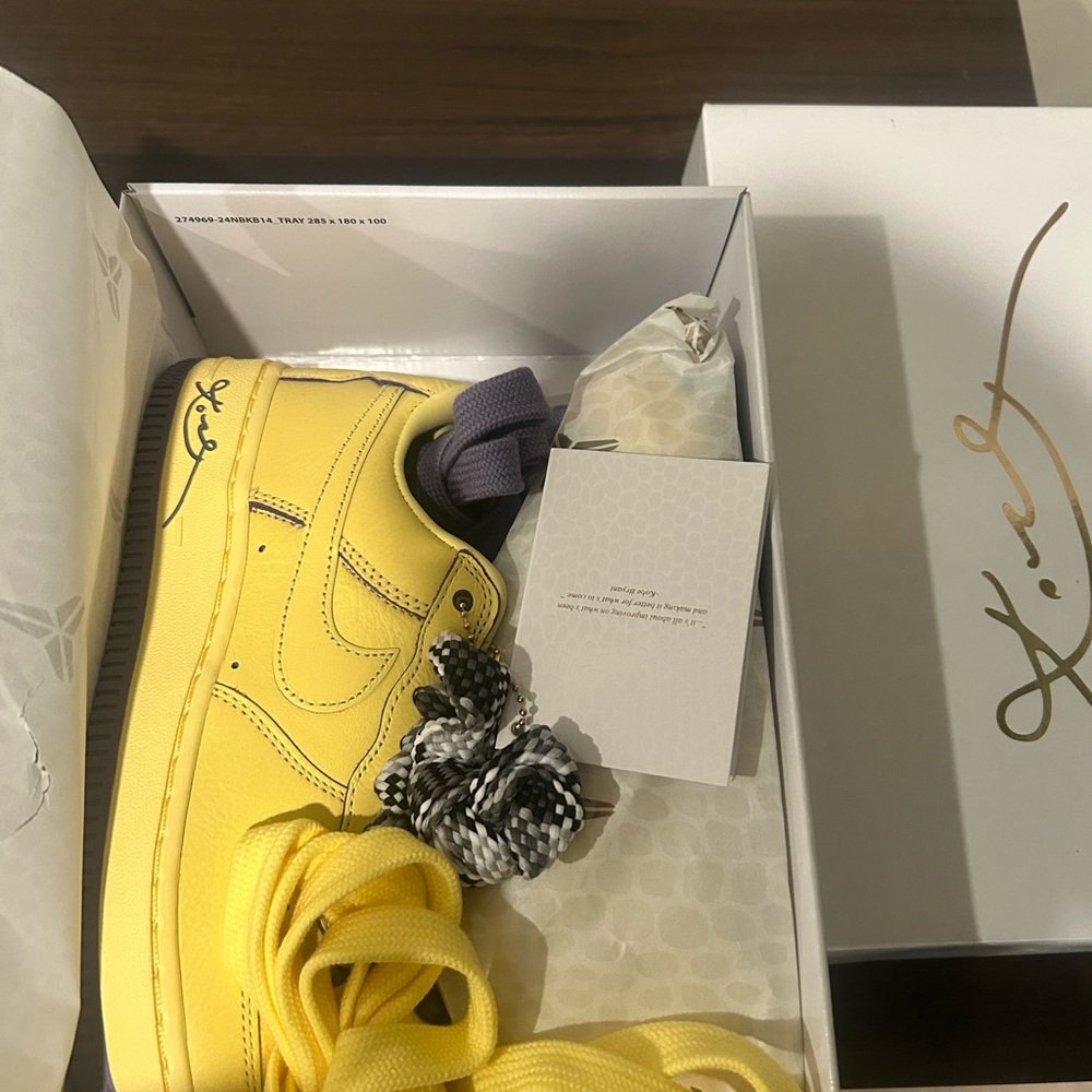 Kobe Air Force PROTRO soft yellow